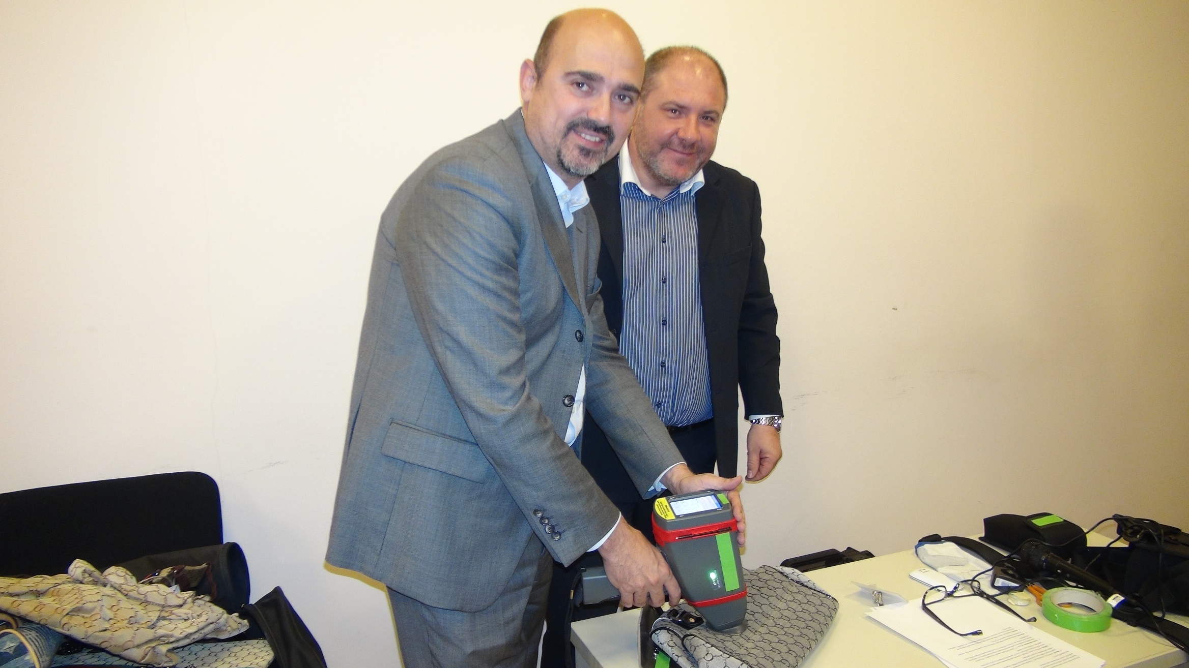 L'assessore Manzato presenta lo Spettrometro (foto regione Veneto)